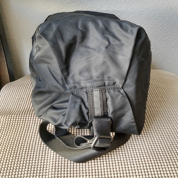 lululemon fixed strap sling bag